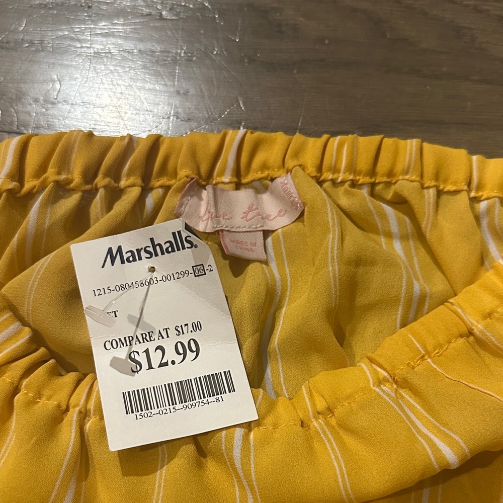 NWT! Yellow Off-Shoulder Tie-Front Top - Picture 4 of 6